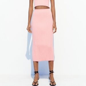 🆕️ Zara Ribbed Highwaisted Skirt